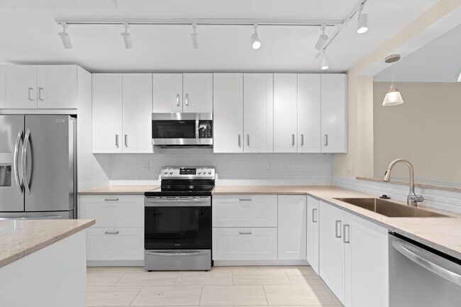 Foto del edificio - 5760 Princess Palm Ct