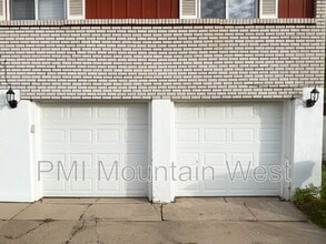 Building Photo - 698 Doren Dr