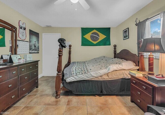 Building Photo - 3 br, 1 bath House - 1866 Matterhorn Drive