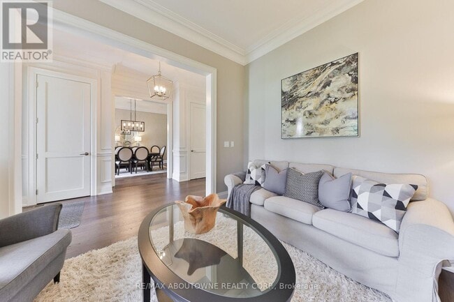 Building Photo - 408 Saville Crescent
