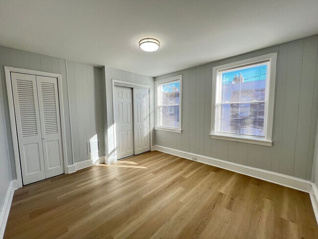 Building Photo - Gorgeous 3b/1b House in South Philly! Section 8 Accepted