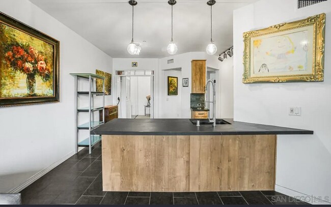 Foto del edificio - 8211 Station Village Ln