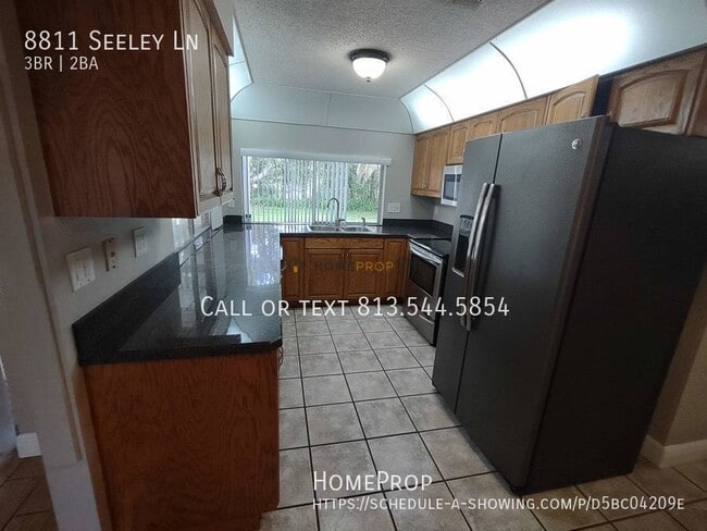 Foto del edificio - 8811 Seeley Ln