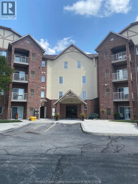 Building Photo - 3160 Wildwood Dr