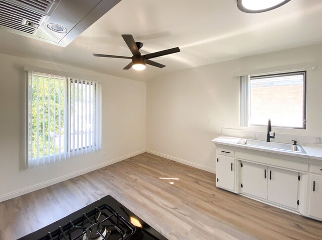 Foto del edificio - 6859 Fulton Ave