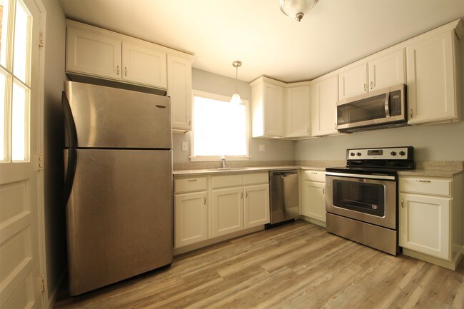 Building Photo - 3700 Crestridge Dr