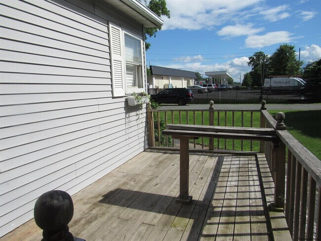 Foto del edificio - 715 Bloomingrove Dr