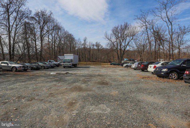 Building Photo - 622-A Hammonds Ferry Rd