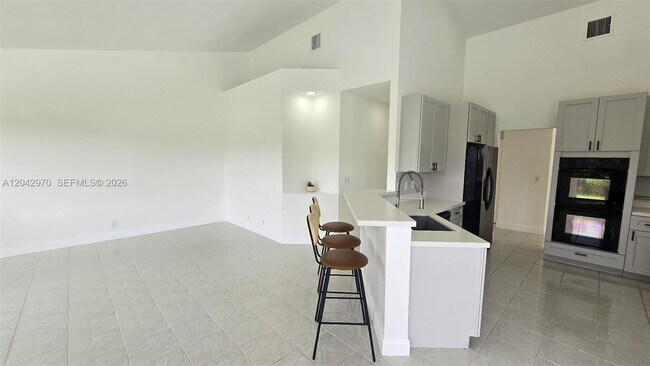 Building Photo - 10320 Guatemala St