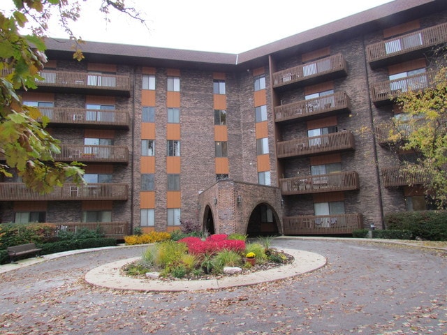Primary Photo - 120 Lakeview Dr