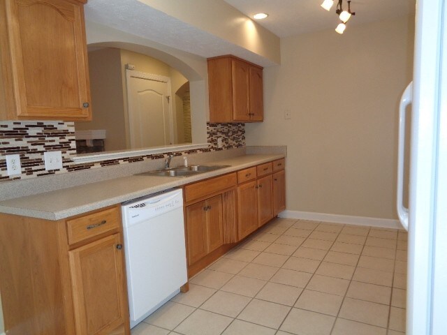 Building Photo - 612 Pointe Clear Dr