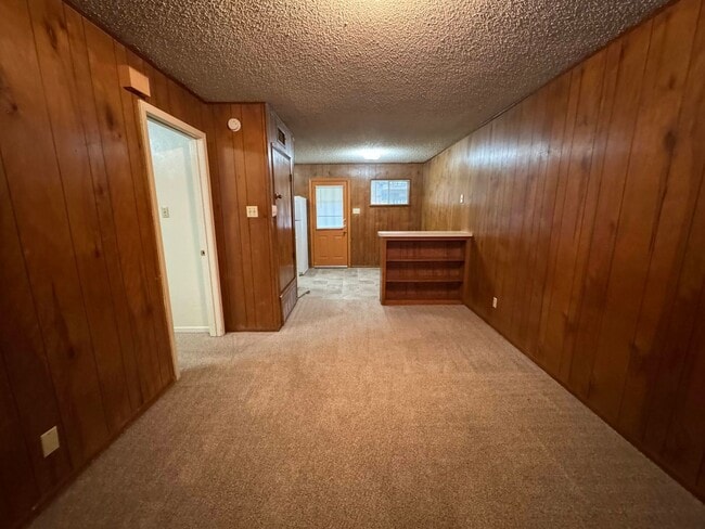 Building Photo - 806 Safady Ave