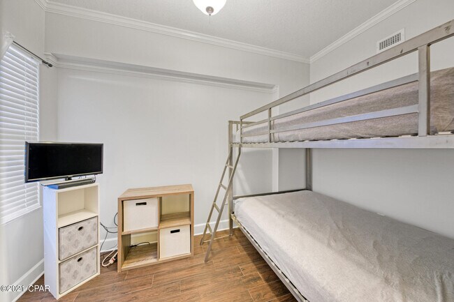 Foto del edificio - 14825 Front Beach Rd