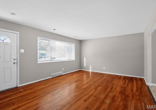 Building Photo - 296 Meadowcrest Dr