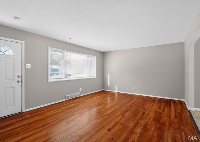 Foto del edificio - 296 Meadowcrest Dr