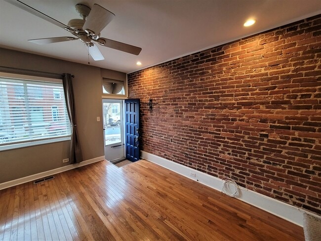 Building Photo - 315 S Clinton St