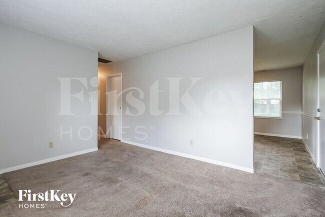 Building Photo - 5639 Dry Den Dr