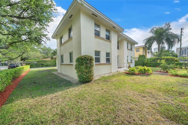 Foto del edificio - 247 Bird Rd