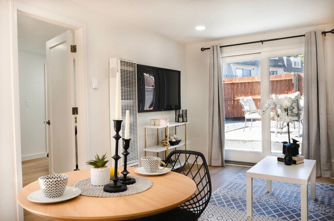 Photo - 4815 APPIAN WAY Apartment