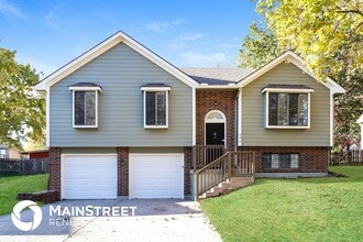 Building Photo - 404 SE Bristol Dr