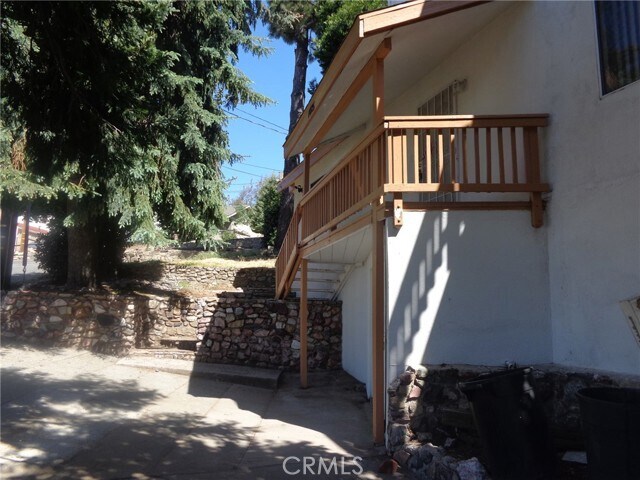 Building Photo - 1025 Summit Dr