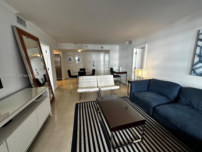 Foto del edificio - 5225 Collins Ave