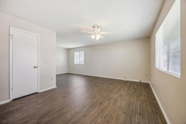 Foto del edificio - 11104 Applewood Dr