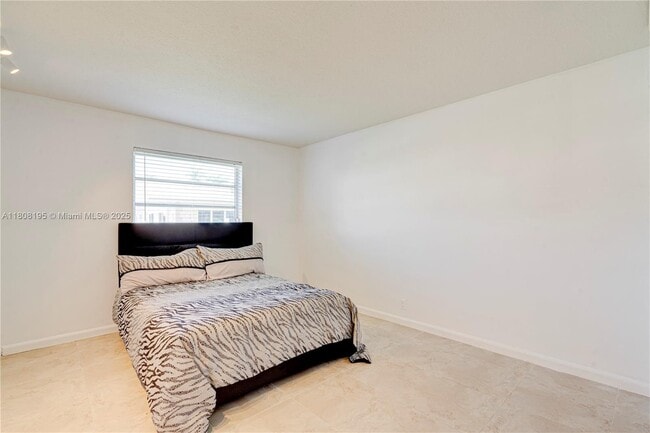Foto del edificio - 700 Layne Blvd