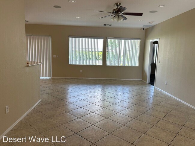 Building Photo - 3 br, 2 bath House - 2560 Crater Rock Street