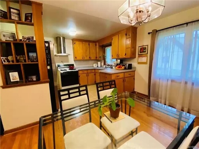 Kitchen - 22 Brookside Dr