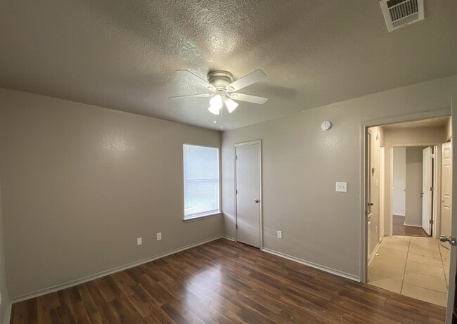 Building Photo - 3210 Toledo Dr