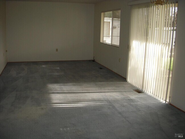 Foto del edificio - 130 Rainier Cir