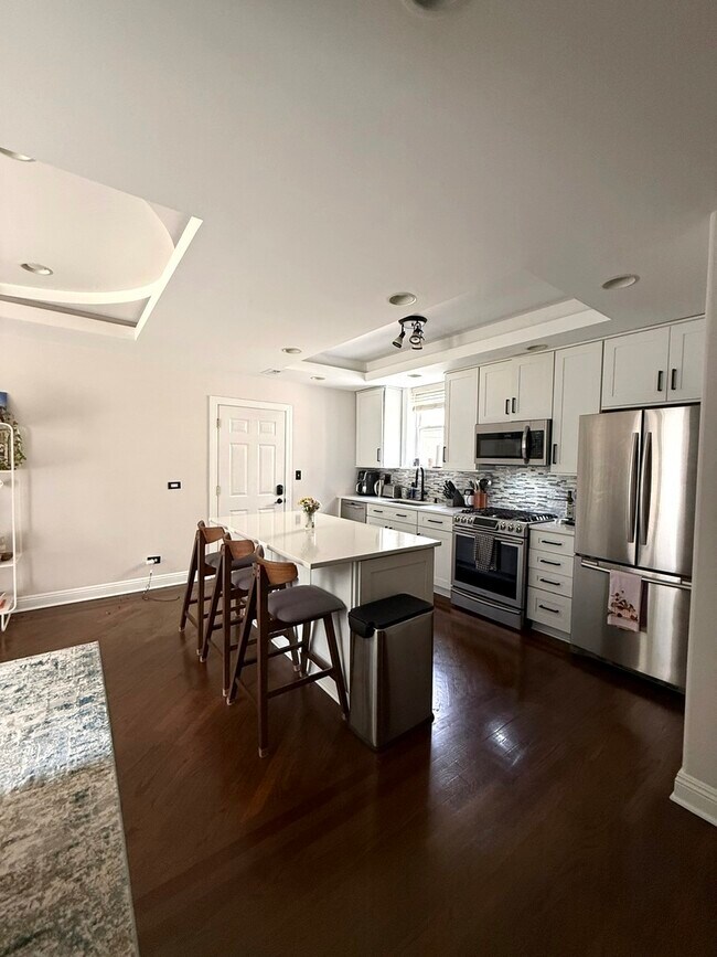 Foto del edificio - 526 W Cornelia Ave