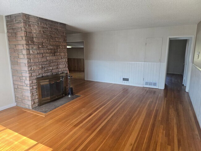 Foto del edificio - Spacious Single Family Home in Garden Grove for Lease