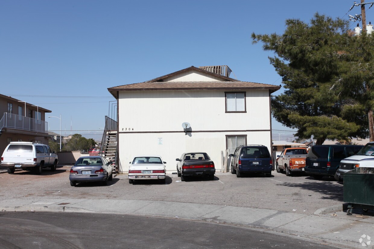 Building Photo - 2304-2308 Pearson Ct