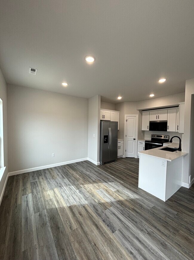 Dining Area - 376 SE 95th Rd