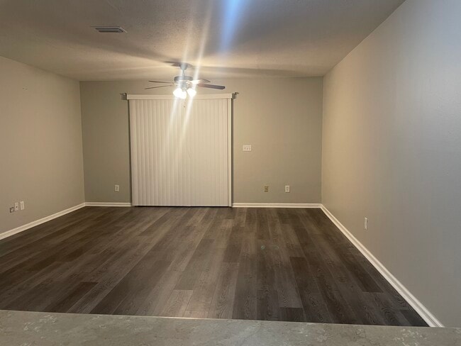 Foto del edificio - 6913 Cherry St