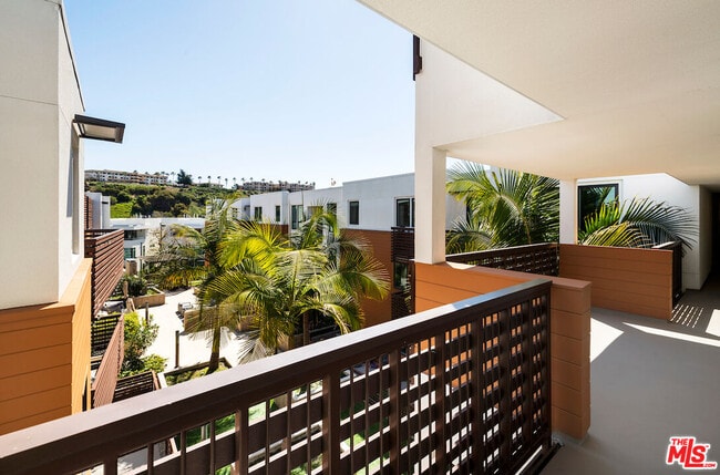Building Photo - 6030 S Seabluff Dr
