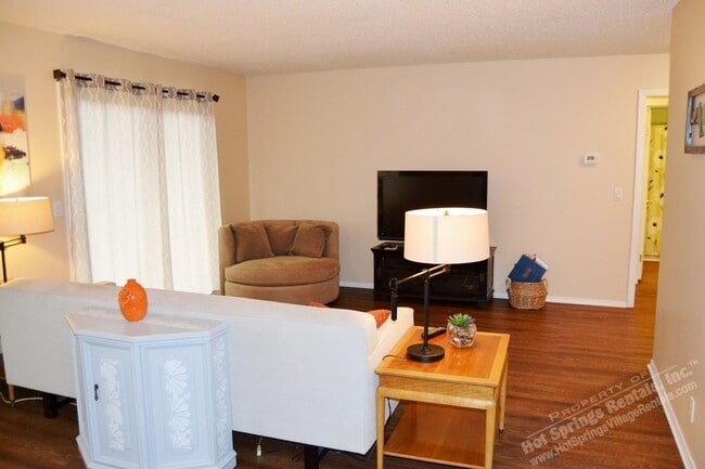 Building Photo - West Gate Area | Home | Furnished