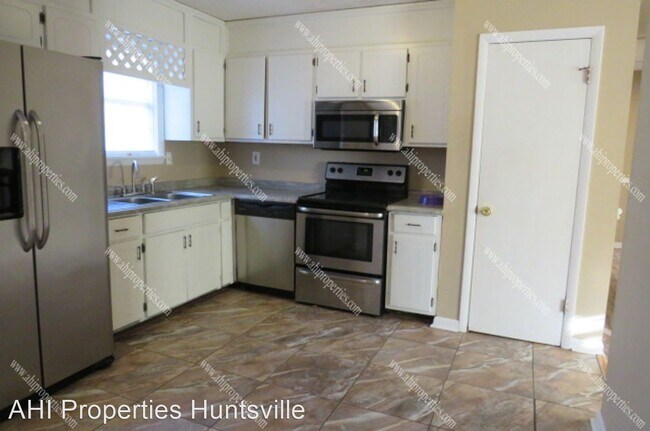Foto del edificio - 3 br, 1 bath House - 2435 Charity Ln