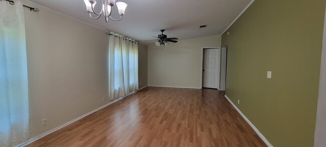 Building Photo - 4/2 Home in Alachua Forest