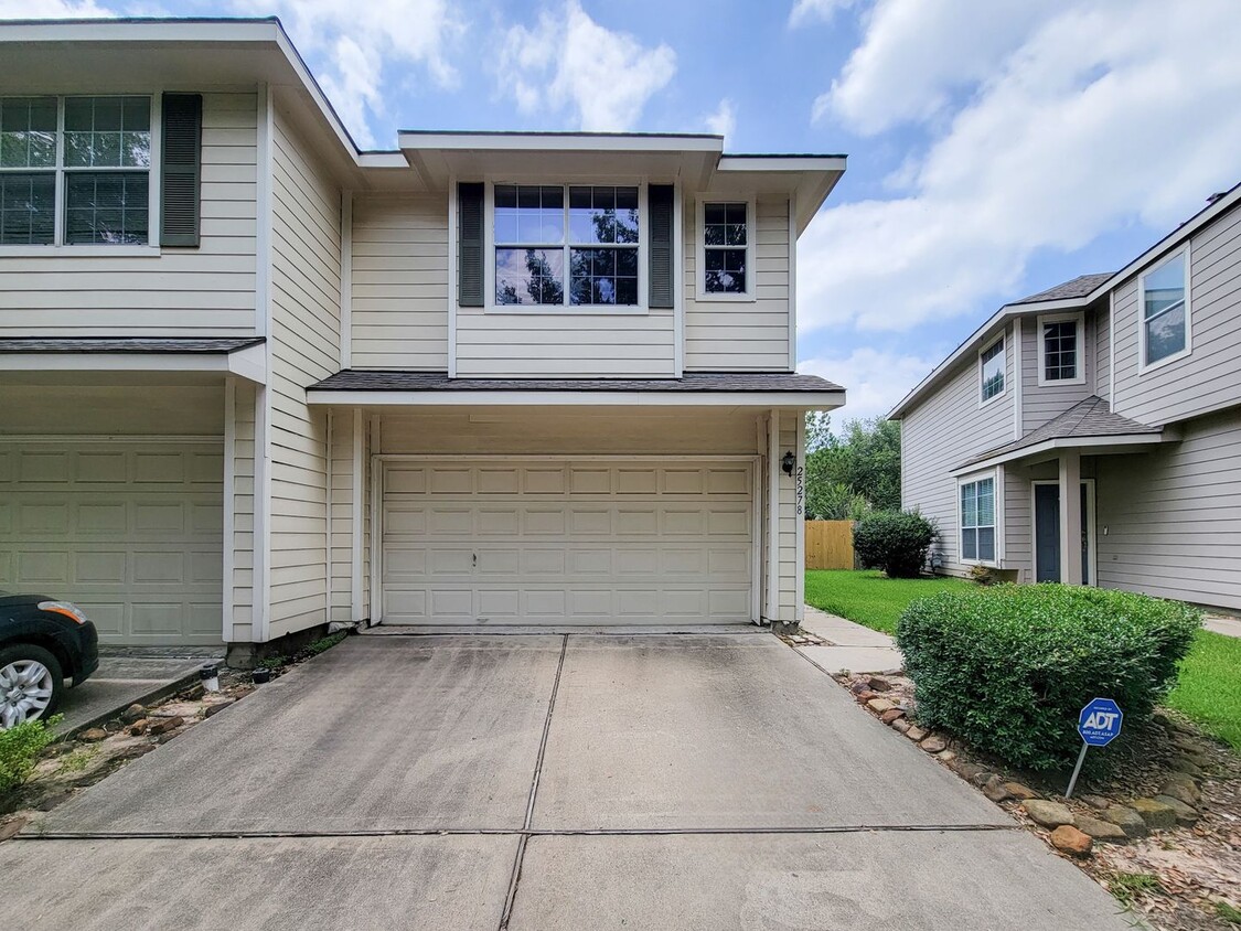 Foto principal - BEAUTIFUL 3 BEDROOM 2 BATH TOWNHOME THAAT ...