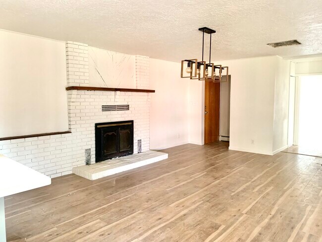 Foto del edificio - 375 Coy Ave