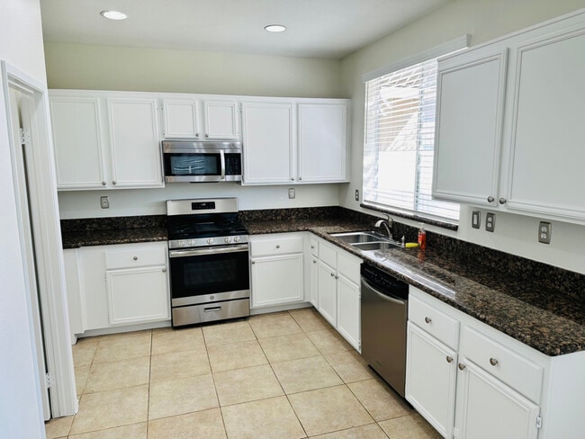 Building Photo - 807 Allen Dr