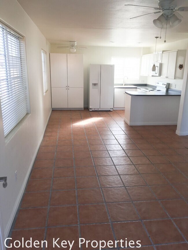 Foto del edificio - 2-Bedroom + 2-car garage + ALL UTILITIES PAID