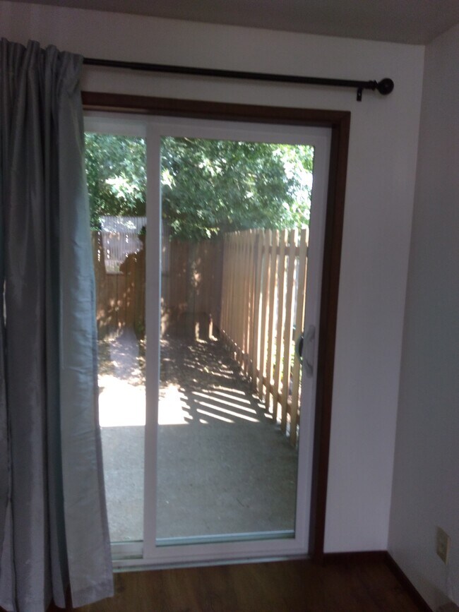 Foto del edificio - 875 NW Oak Ave