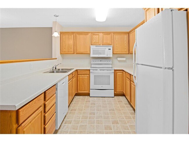 Building Photo - 15570 Linnet St NW