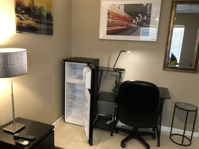 Building Photo - 201 Desoto St