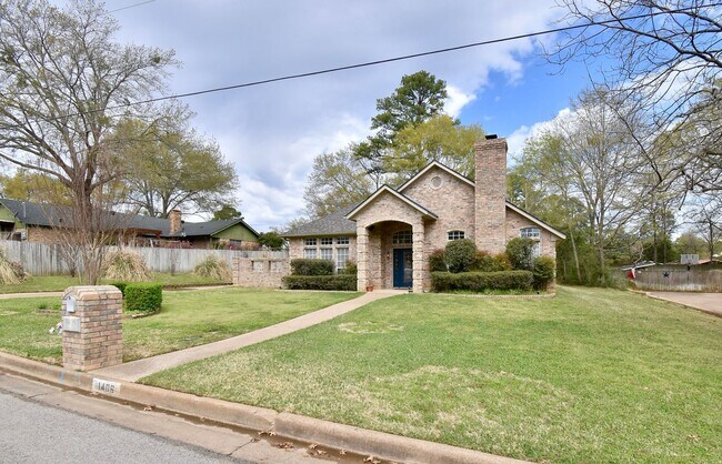 Foto del edificio - Stunning Home in the Heart of Tyler! 3bd 2...