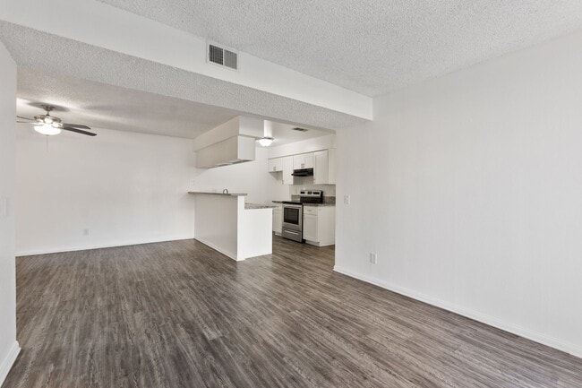 Foto del edificio - Updated 2 Bedroom Apartment!